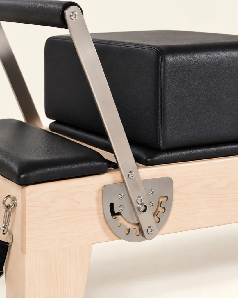 Studio Reformer with Tower – Pilates Douceur frame detail – illustration