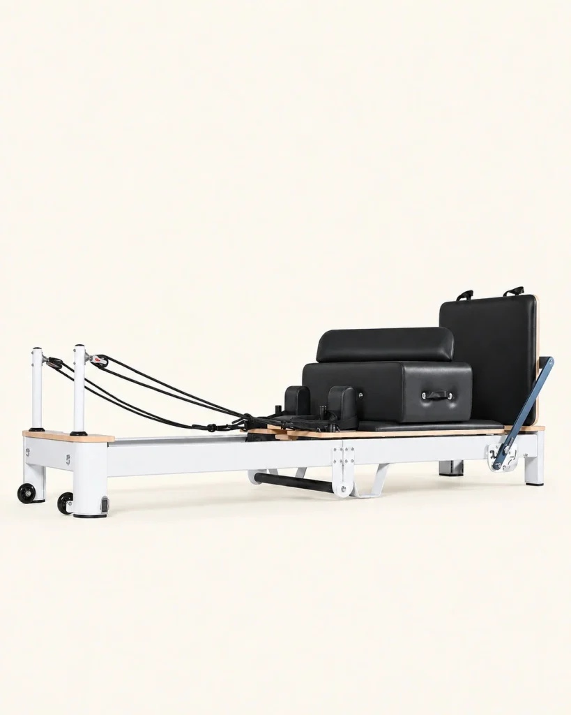 Sammenklappelig pilates reformer i aluminium – studiebillede 1